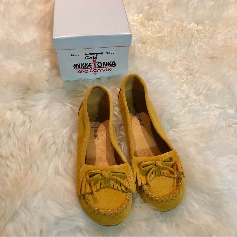 EUC Minnetonka moccasins gold/mustard yellow